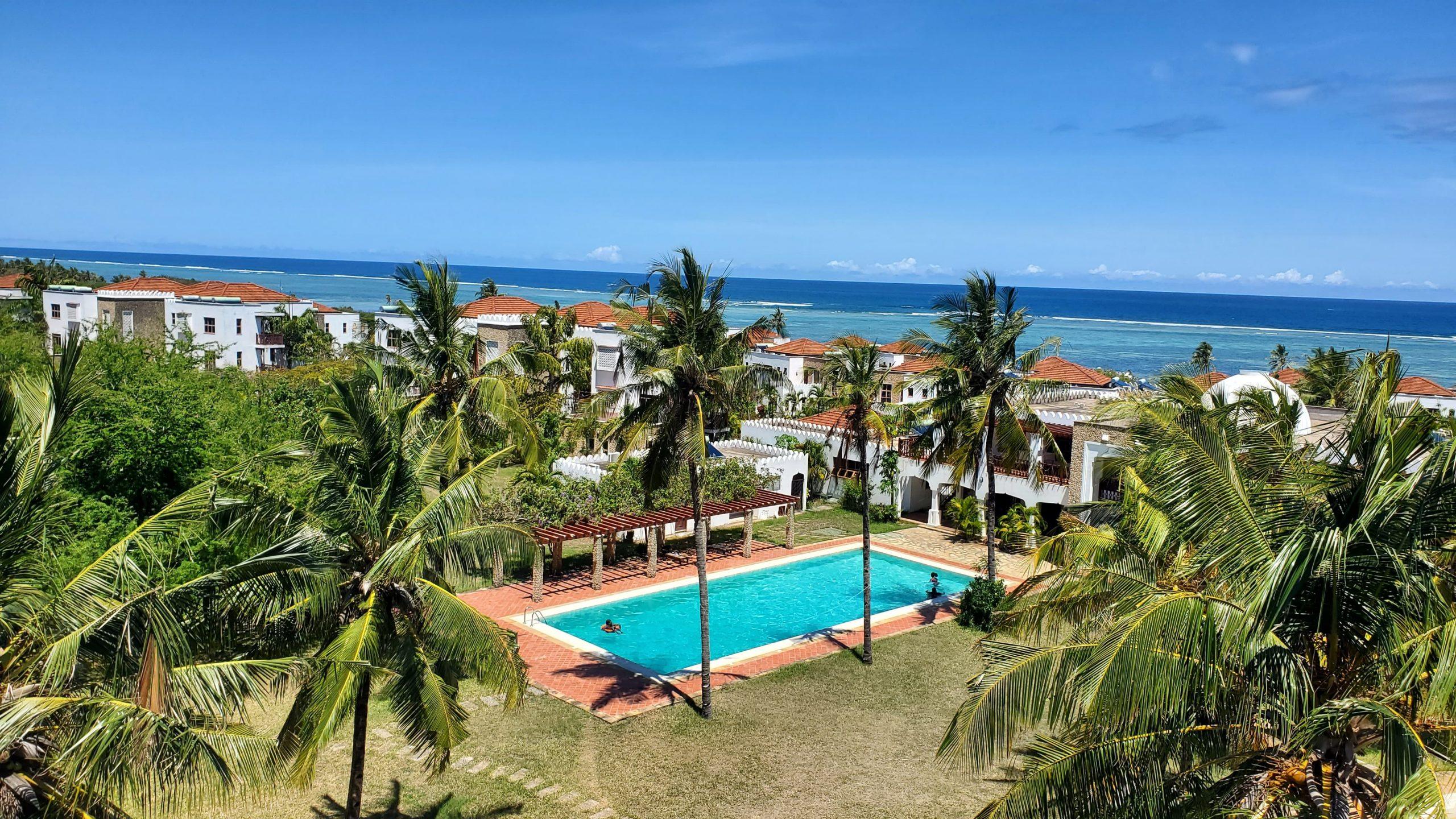 3-Bedroom Beachfront Apartment with Ocean View in Kikambala